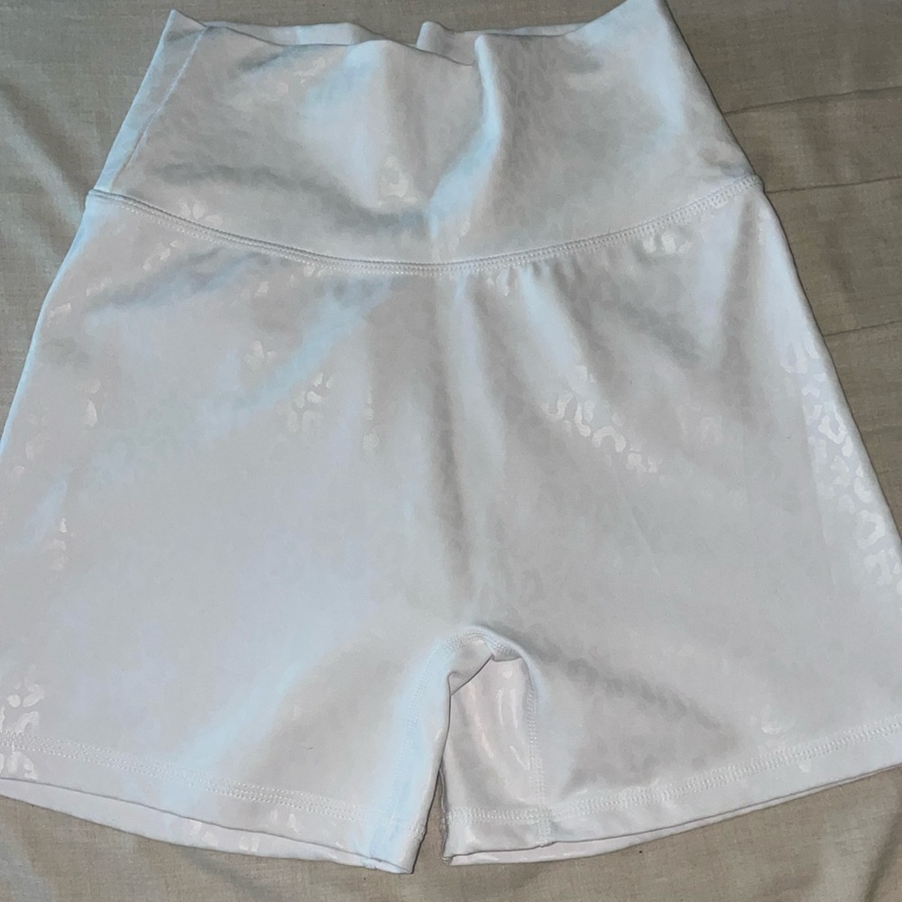 Buffbunny short